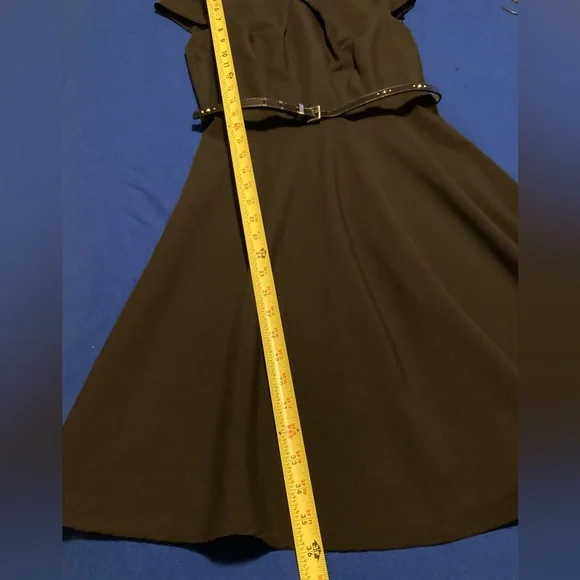 Little black dress, skater style - Picture 6 of 10